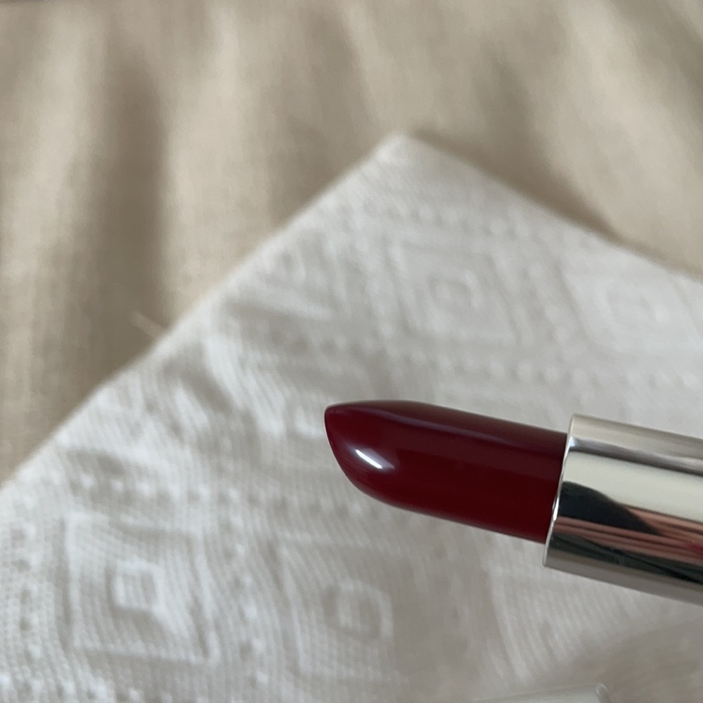 Clinique Lipstick - Picture 2 of 4